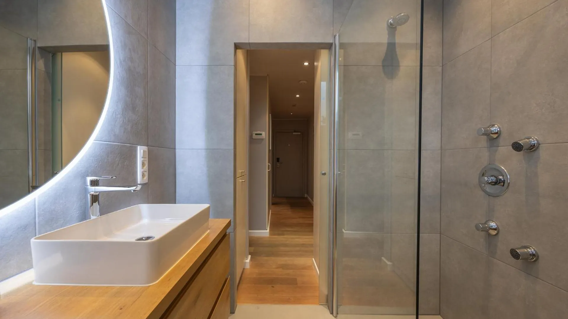 ****  Leonardo Hotel Antwerp The Plaza Belgien